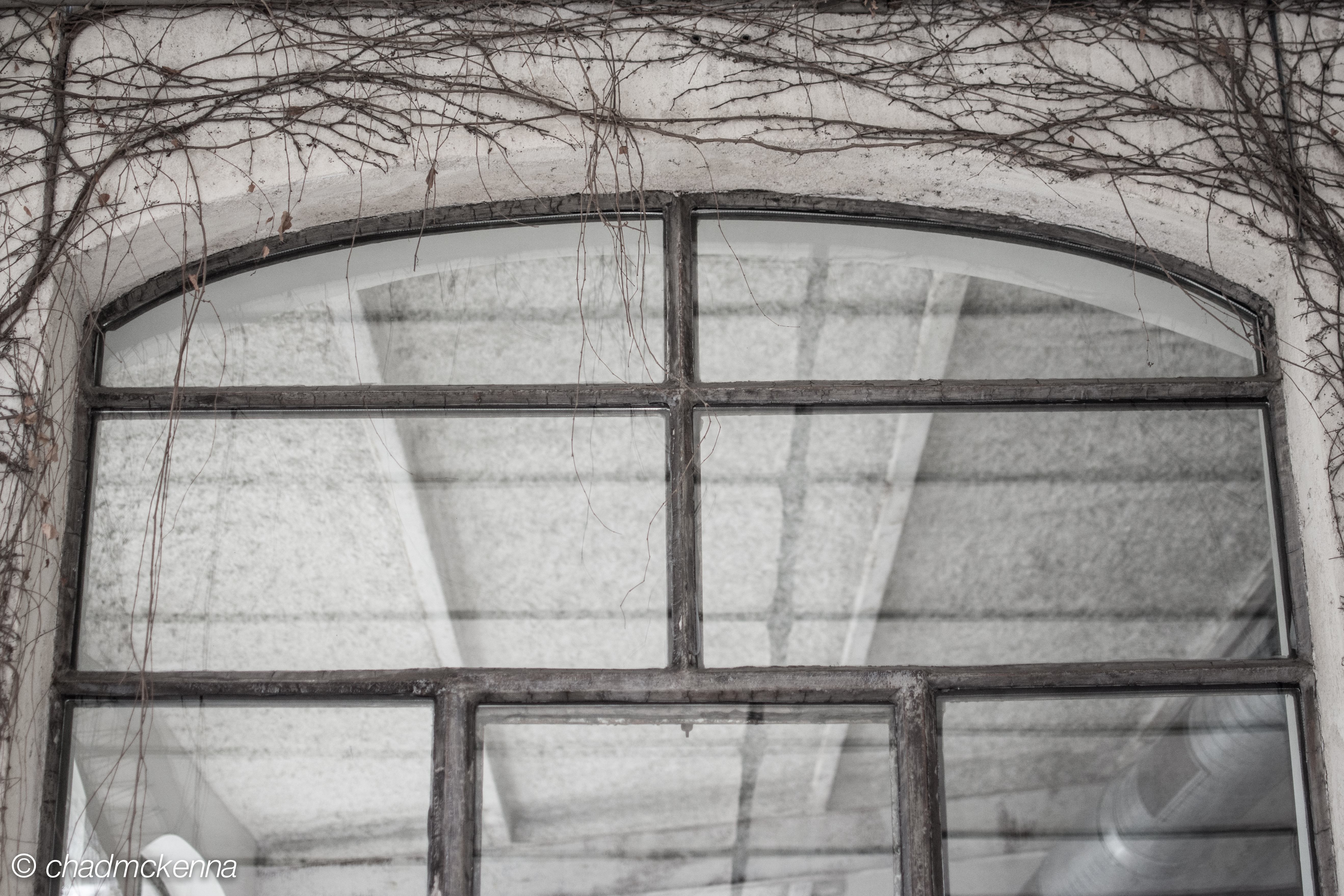 Neat glass window