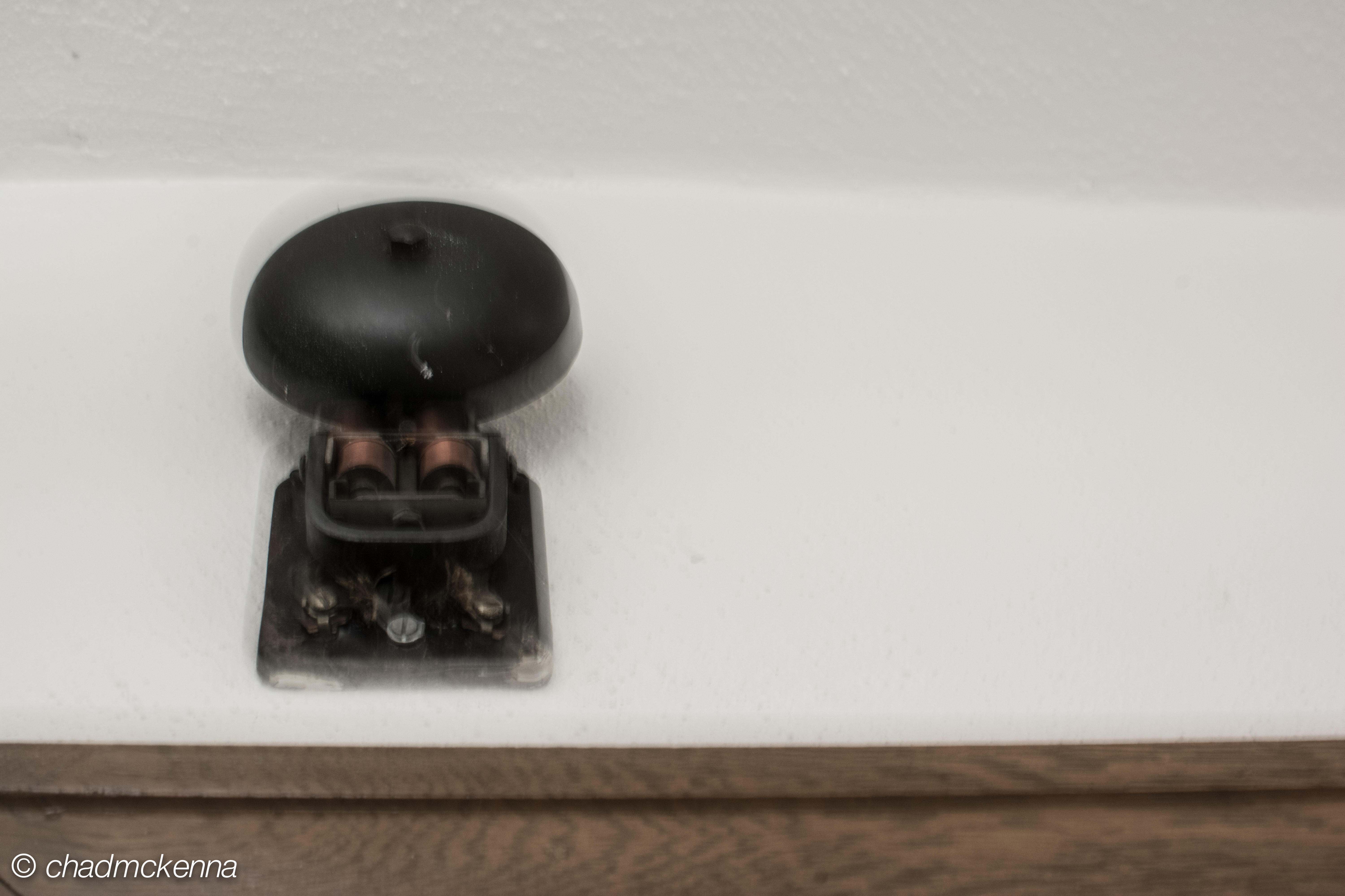 Wall alarm